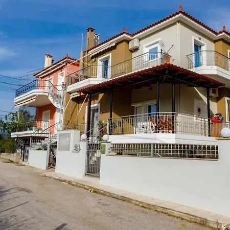 Jilda S With Private Garden! Διαμέρισμα